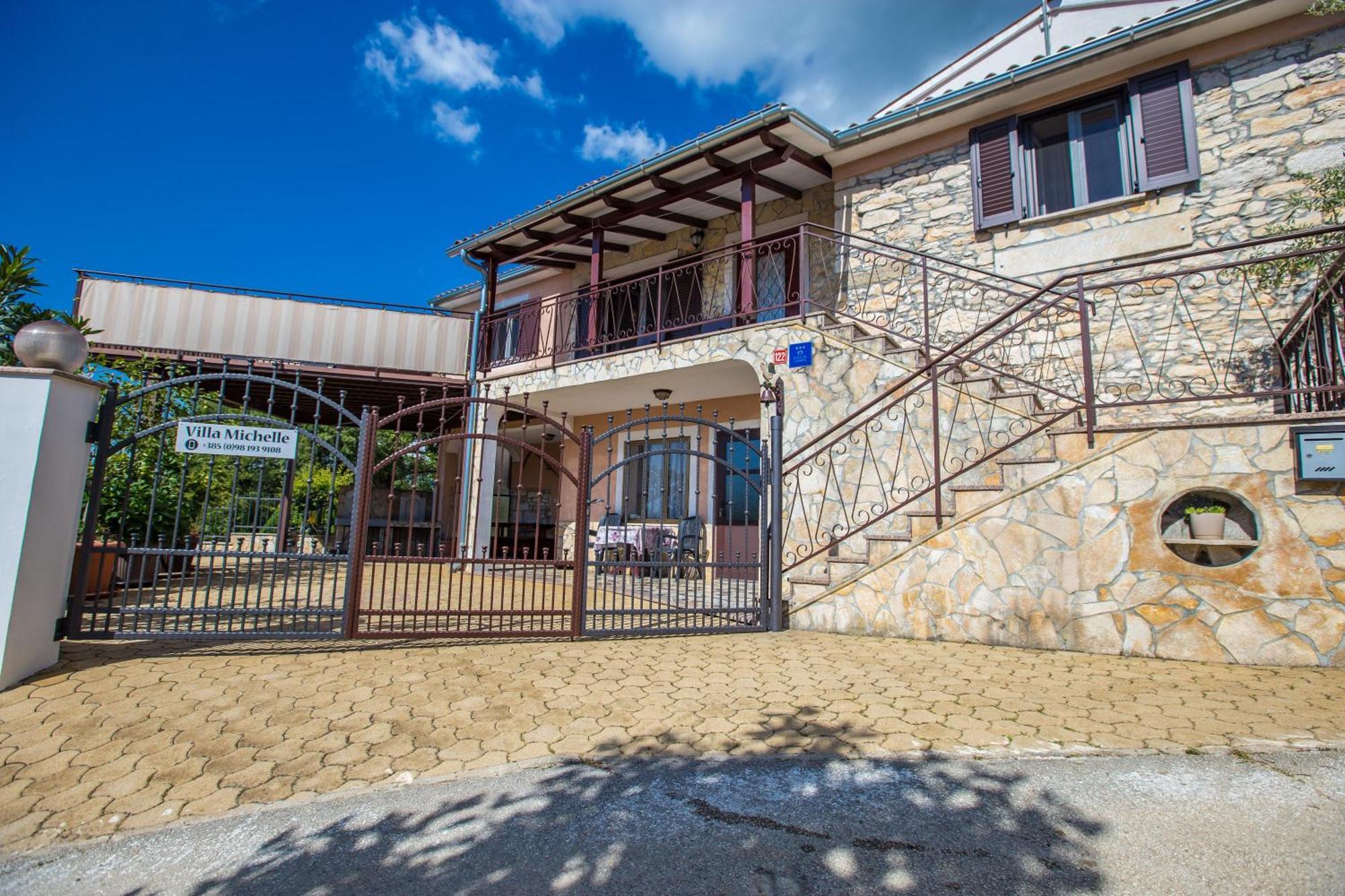 Villa Michelle Karojba 외부 사진