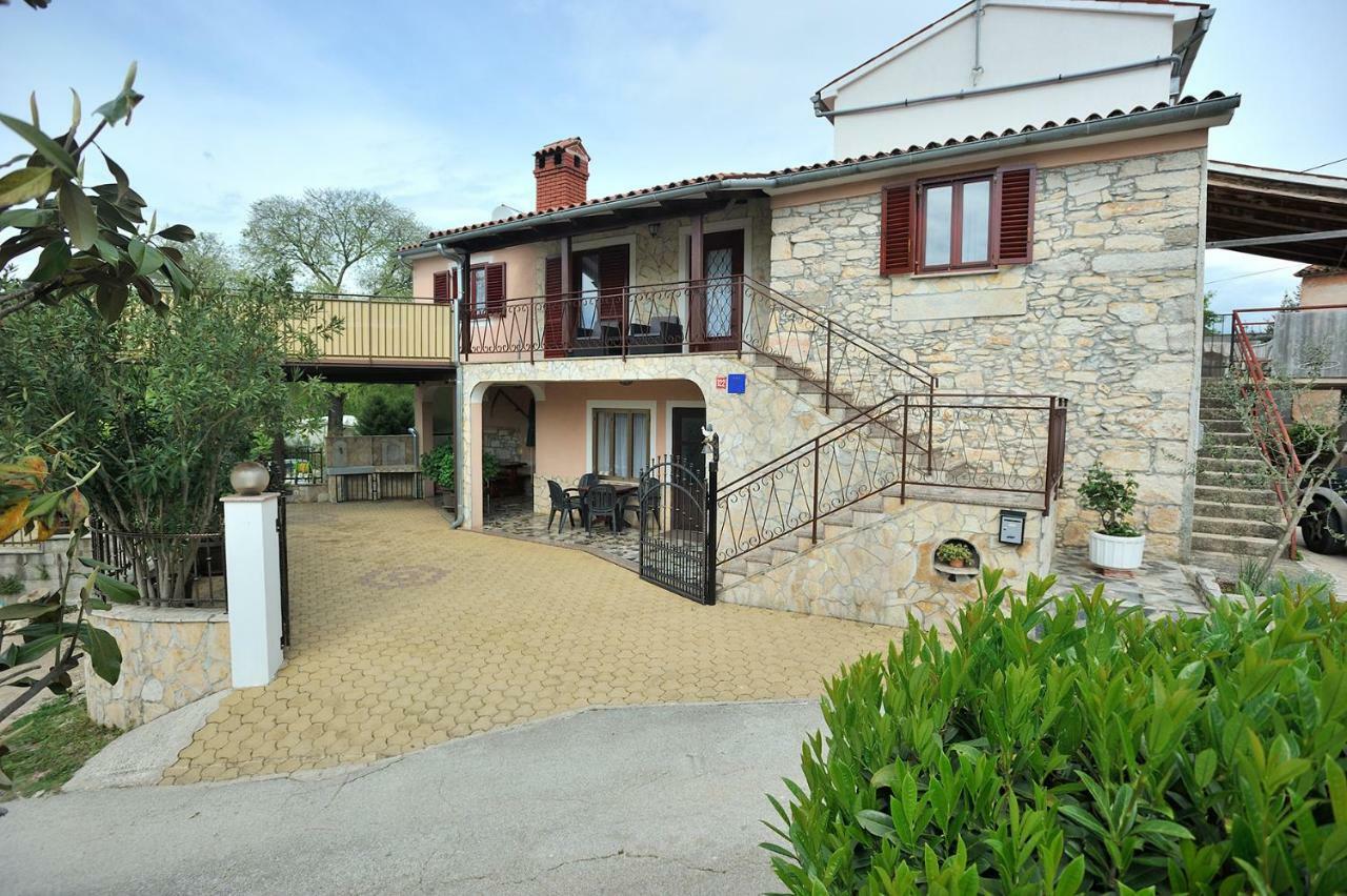 Villa Michelle Karojba 외부 사진