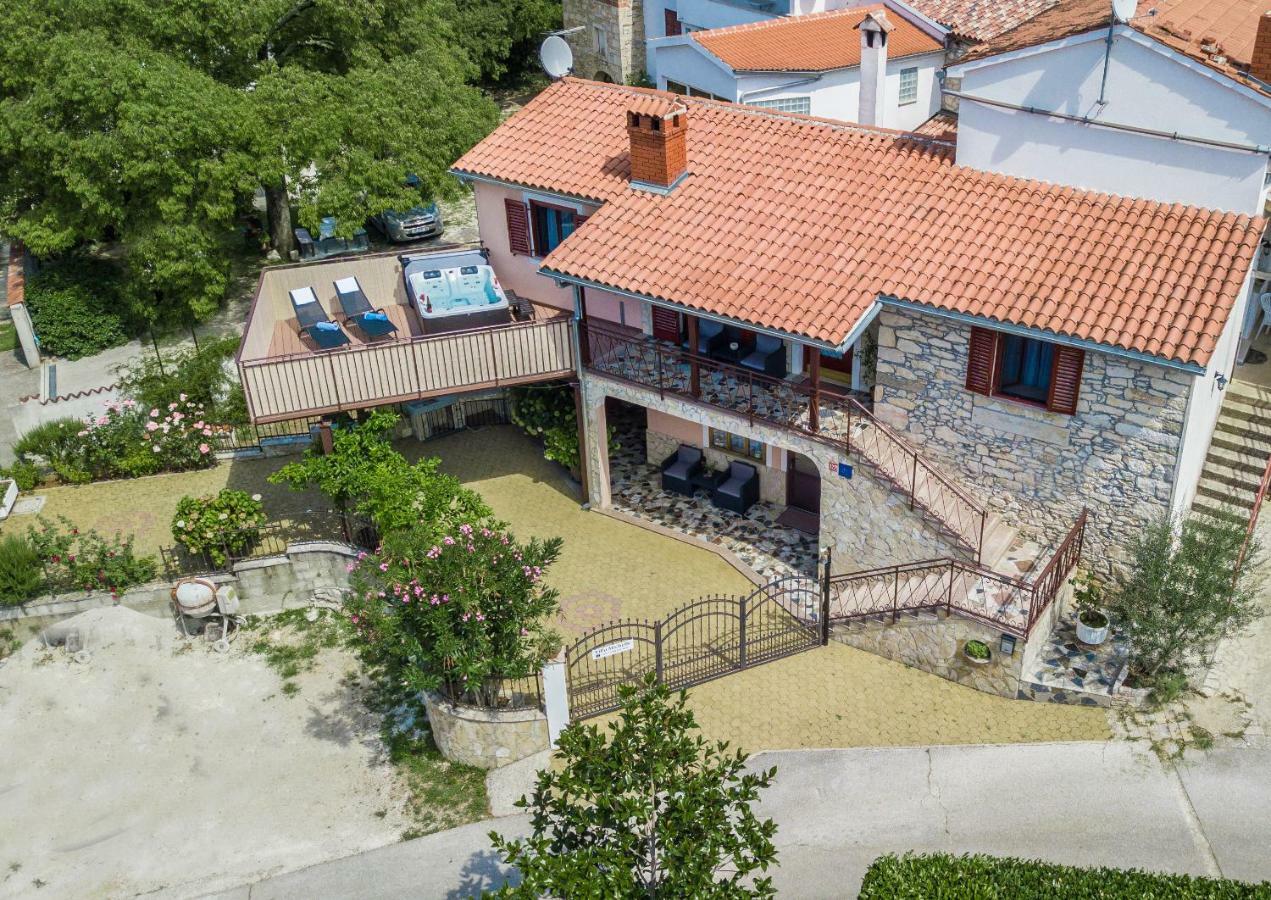 Villa Michelle Karojba 외부 사진